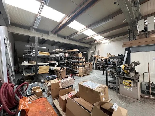 Local d’activités dans Velaux à louer Photo intérieure– Image 1 sur 10