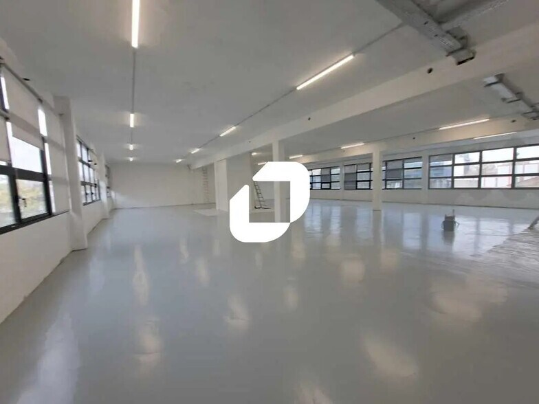 Local d’activités dans Bagnolet à louer - Photo de l’immeuble – Image 1 sur 8