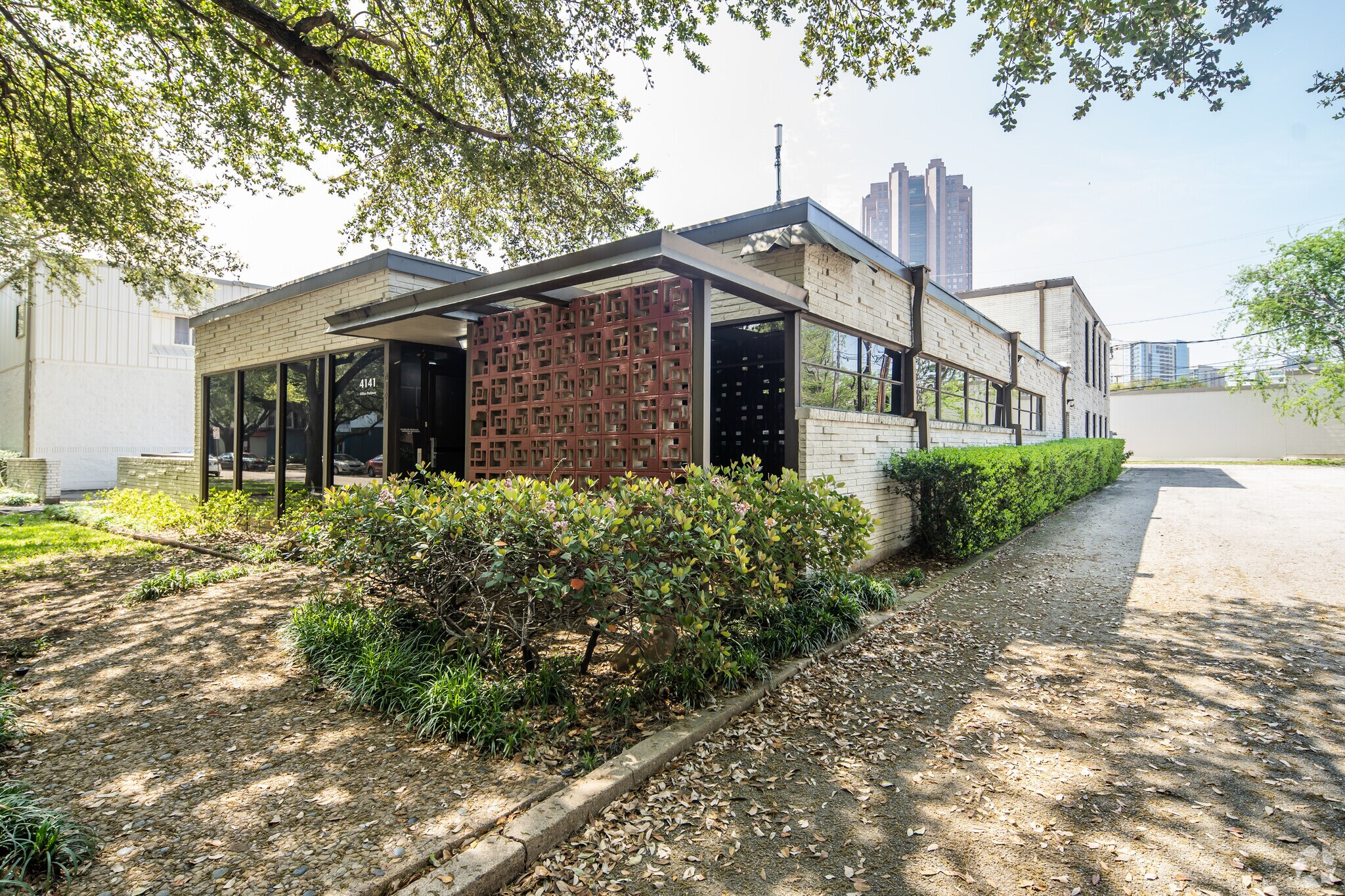 4141 Office Pky, Dallas, TX à louer Photo principale– Image 1 sur 10