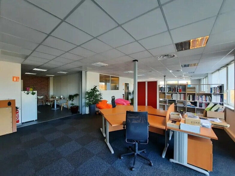 Bureau dans Mont-Saint-Aignan à louer - Photo de l’immeuble – Image 2 sur 10