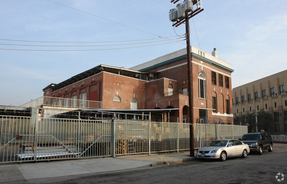 900 Avila St, Los Angeles, CA à louer - Photo de l’immeuble – Image 3 sur 11