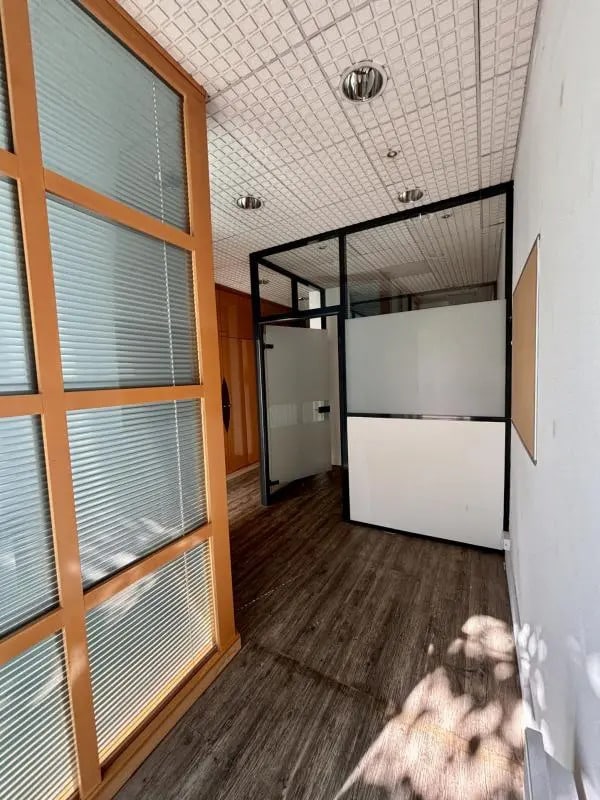 Plus de détails pour Local commercial à louer