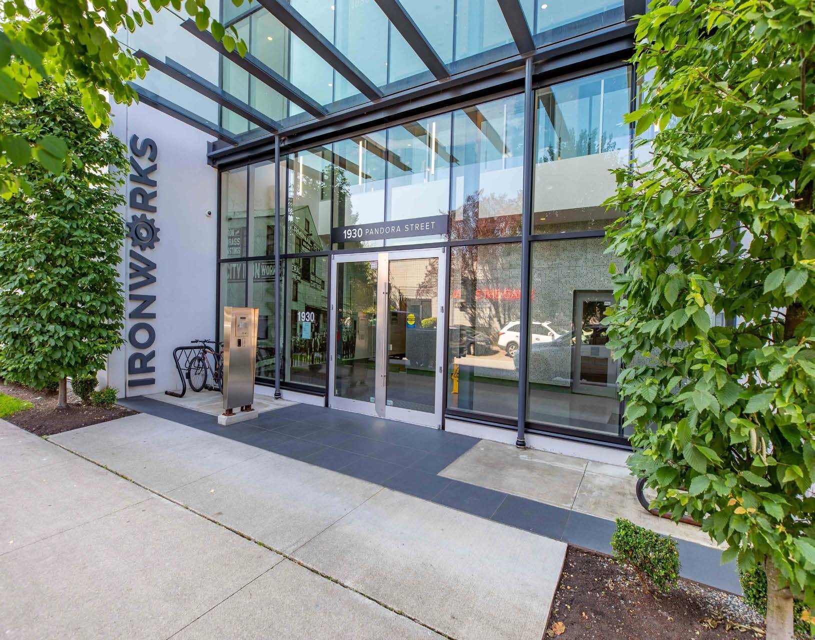 1900-1990 Pandora St, Vancouver, BC à louer Photo de l’immeuble– Image 1 sur 8