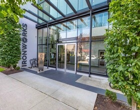 1900-1990 Pandora St, Vancouver, BC à louer Photo de l’immeuble– Image 1 sur 8