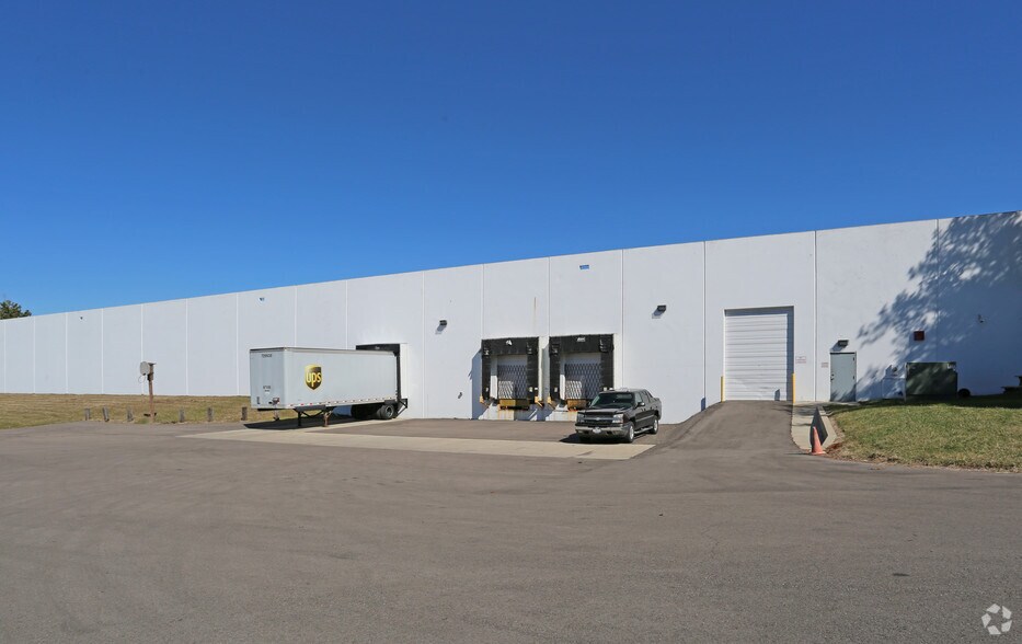 967 Watertower Ln, West Carrollton, OH à vendre - Photo de l’immeuble – Image 2 sur 8