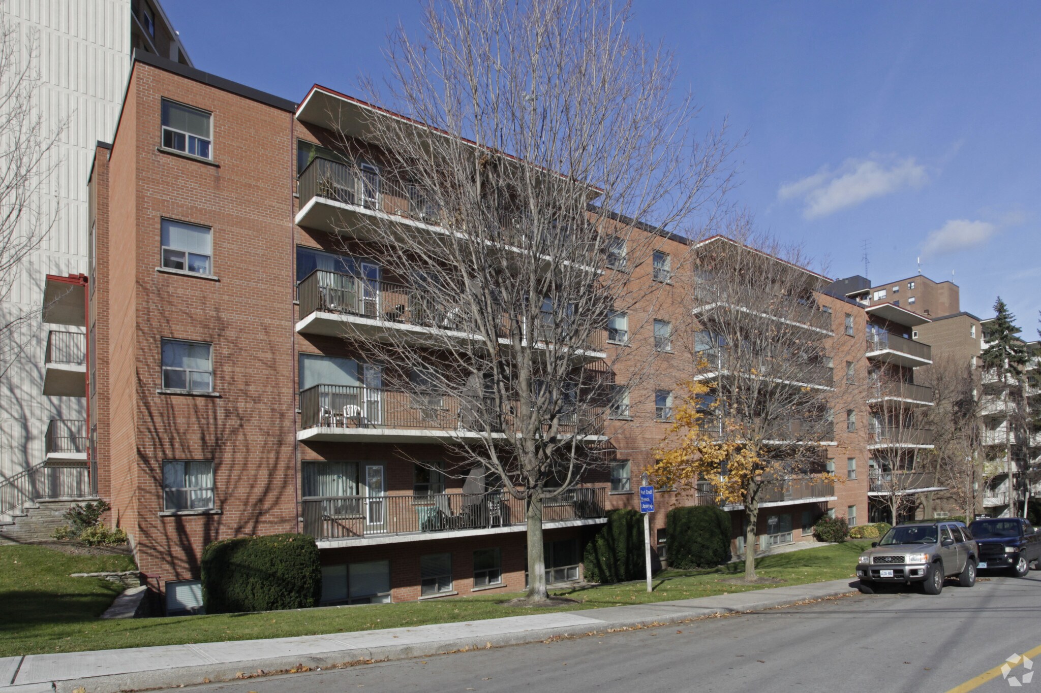 12 Park St E, Mississauga, ON à vendre Photo principale– Image 1 sur 6