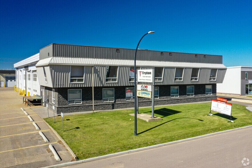 7836 49th Ave, Red Deer, AB à louer - Photo de l’immeuble – Image 1 sur 25