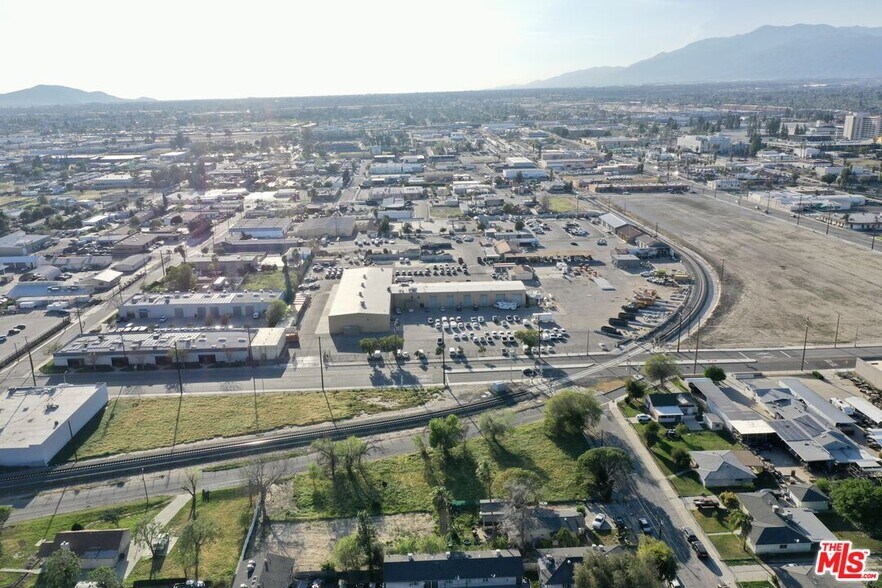 125 Julia St, San Bernardino, CA à vendre - Photo de l’immeuble – Image 2 sur 7