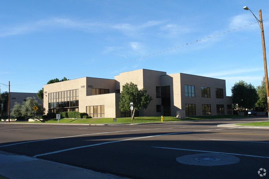 3120 N 19th Ave, Phoenix, AZ à louer - Photo de l’immeuble – Image 3 sur 32