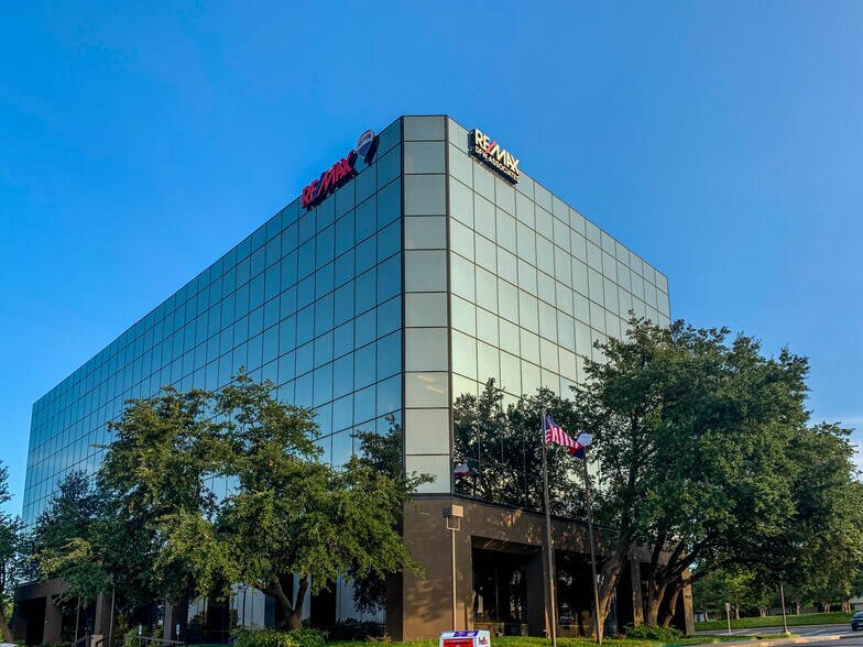 6510 Abrams Rd, Dallas, TX à louer - Photo de l’immeuble – Image 1 sur 3