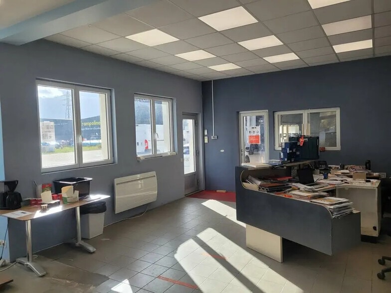 Local d’activités dans Sotteville-lès-Rouen à louer - Photo de l’immeuble – Image 3 sur 11