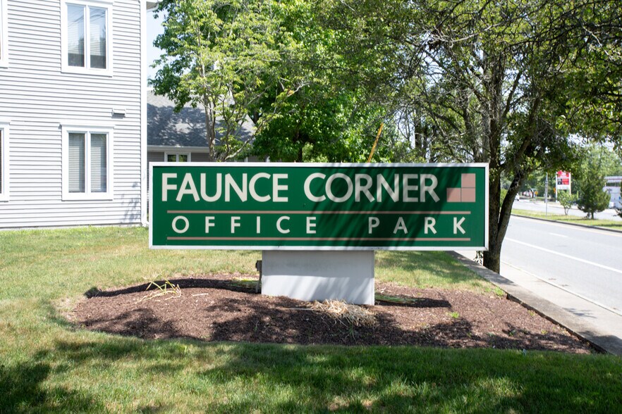 78 Faunce Corner Mall Rd, North Dartmouth, MA à vendre - Photo de l’immeuble – Image 2 sur 20