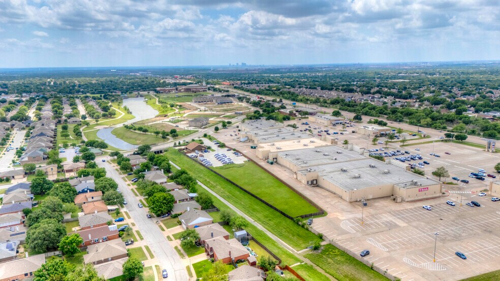 5805 Starnes Rd, Watauga, TX à vendre - Photo de l’immeuble – Image 3 sur 47