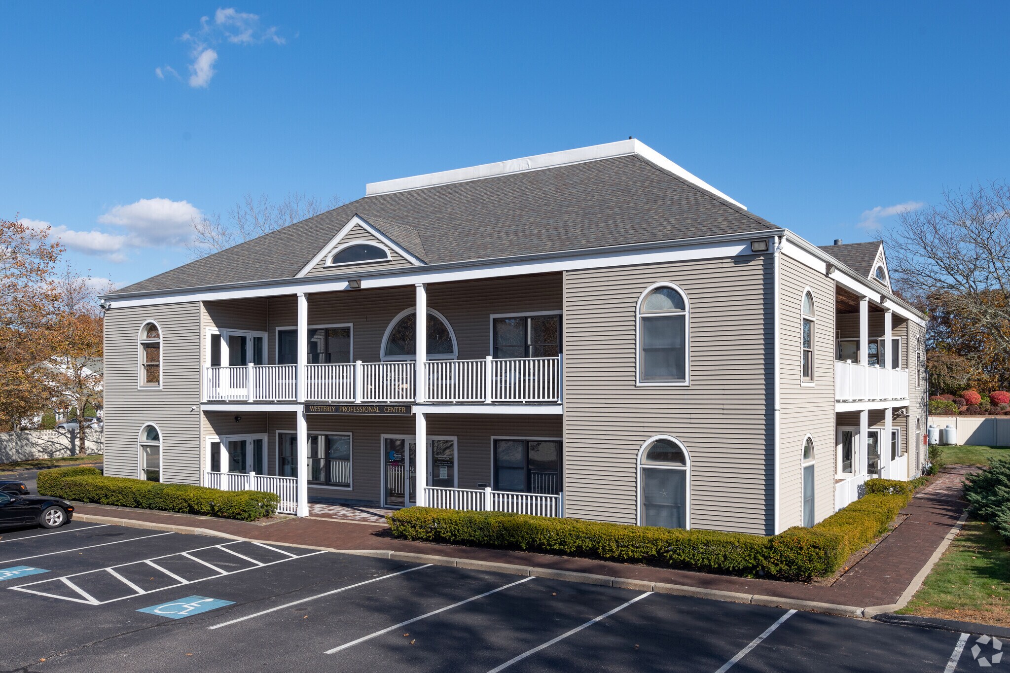 101 Airport Rd, Westerly, RI à louer Photo principale– Image 1 sur 9