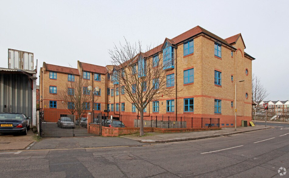 152-154 High St, Brentford à vendre - Photo de l’immeuble – Image 3 sur 40