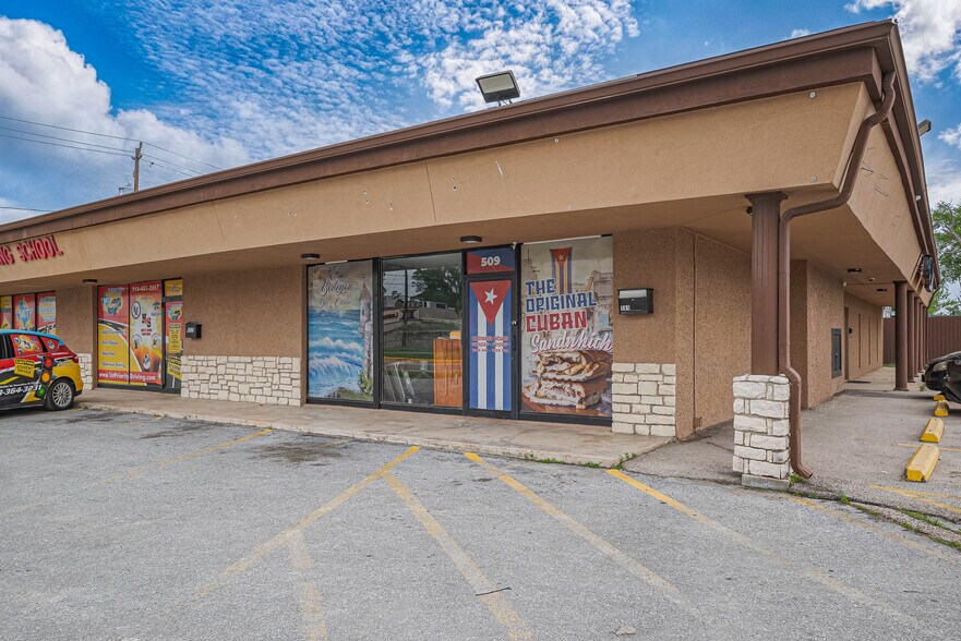 500-509 Uvalde Rd, Houston, TX à louer - Photo de l’immeuble – Image 1 sur 15