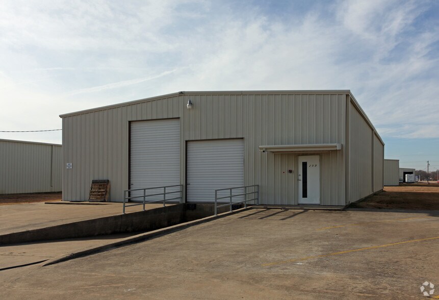 207 Industrial Dr, Forney, TX à louer - Photo principale – Image 1 sur 3