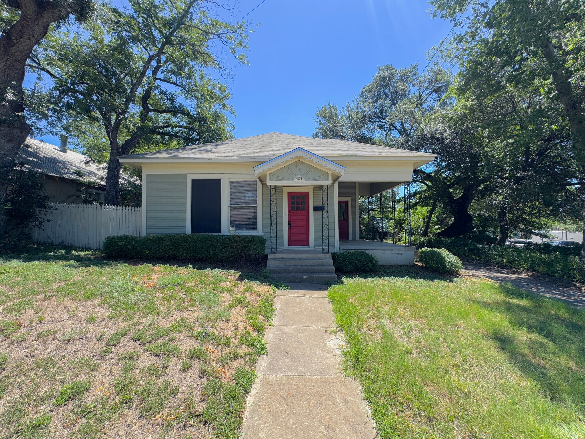 305 N Pearl St, Belton, TX à louer Photo principale– Image 1 sur 2