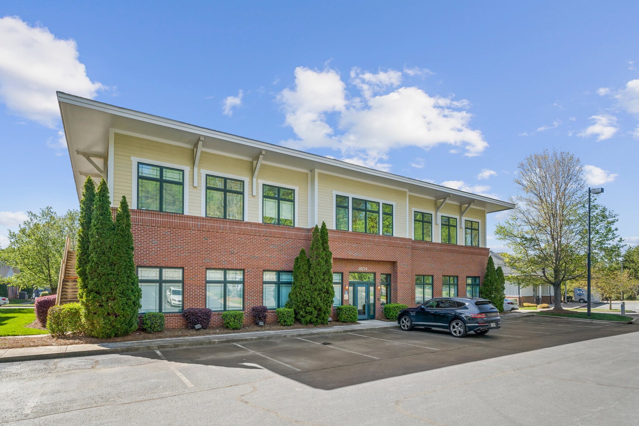 10224 Hickorywood Hill Ave, Huntersville, NC à louer Photo de l’immeuble– Image 1 sur 7