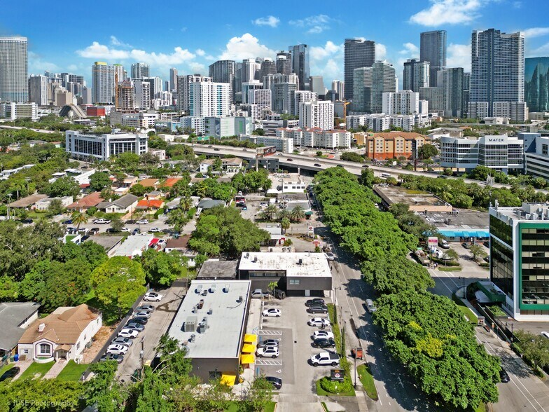 Coral Way Portfolio 1820-1830 SW 3rd Ave portefeuille de 2 biens à vendre sur LoopNet.fr - Photo de l’immeuble – Image 3 sur 5
