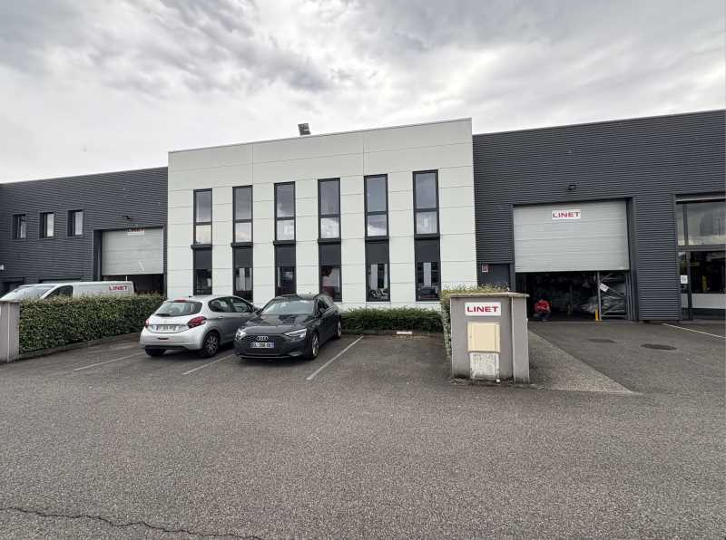 Local d'activités dans Vénissieux à vendre Photo de l’immeuble– Image 1 sur 8