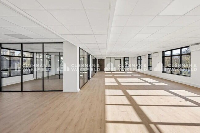 Plus de détails pour 2 Boulevard Luce, Marseille - Bureau à louer