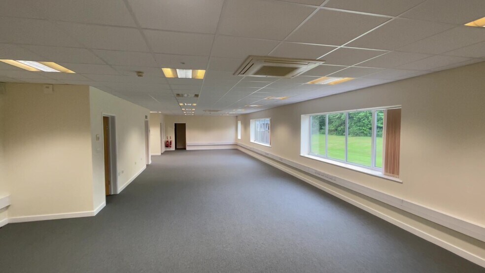 Epsom Sq, Trowbridge à vendre - Photo de l’immeuble – Image 3 sur 3