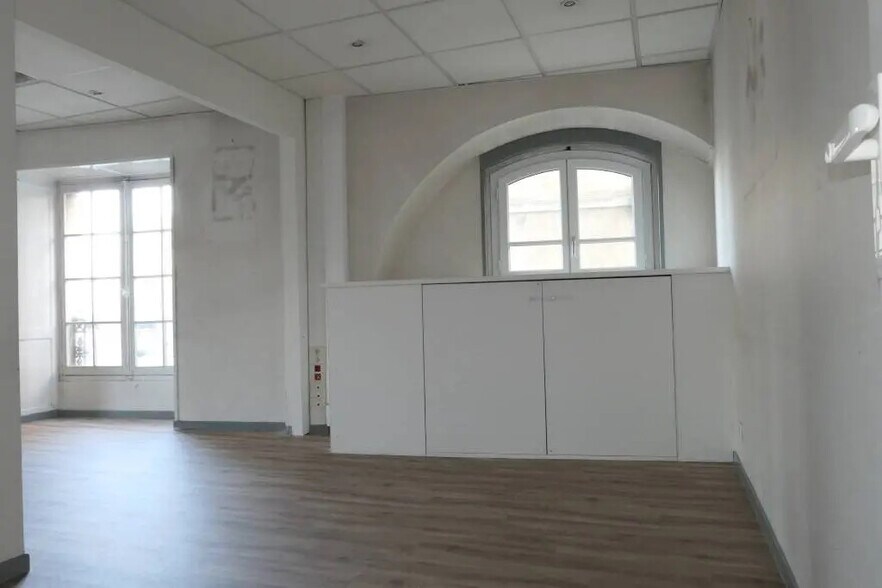 Local commercial dans Bayonne à louer - Photo de l’immeuble – Image 2 sur 12