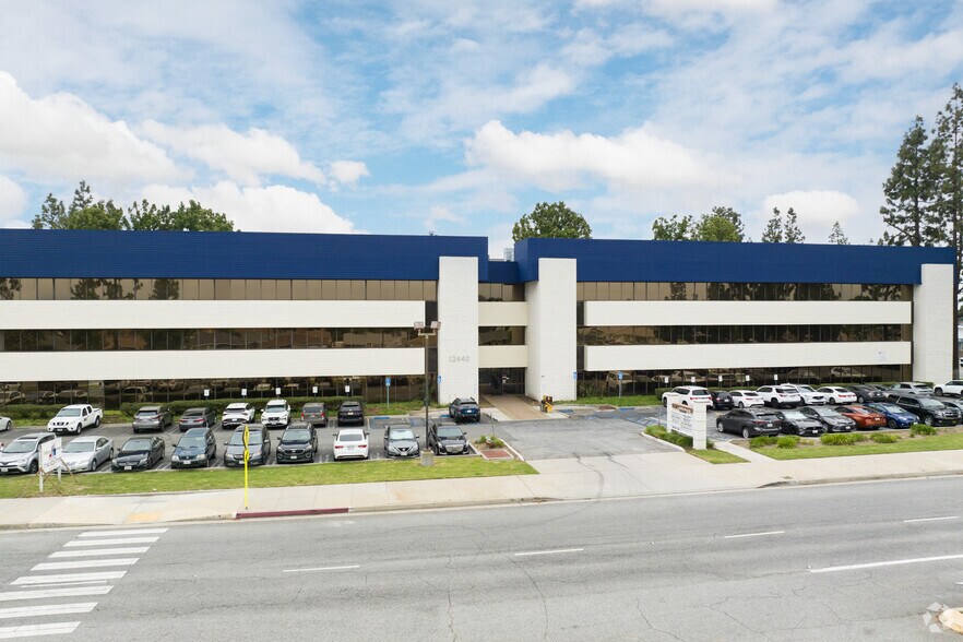 12440 Firestone Blvd, Norwalk, CA à louer - Photo de l’immeuble – Image 2 sur 22