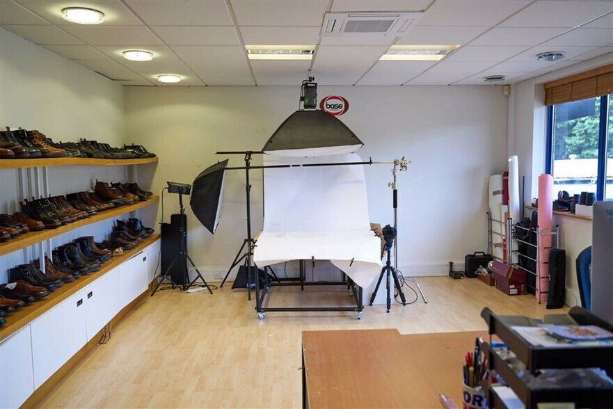 Buckingham Court, Loughton à louer - Photo de l’immeuble – Image 3 sur 7