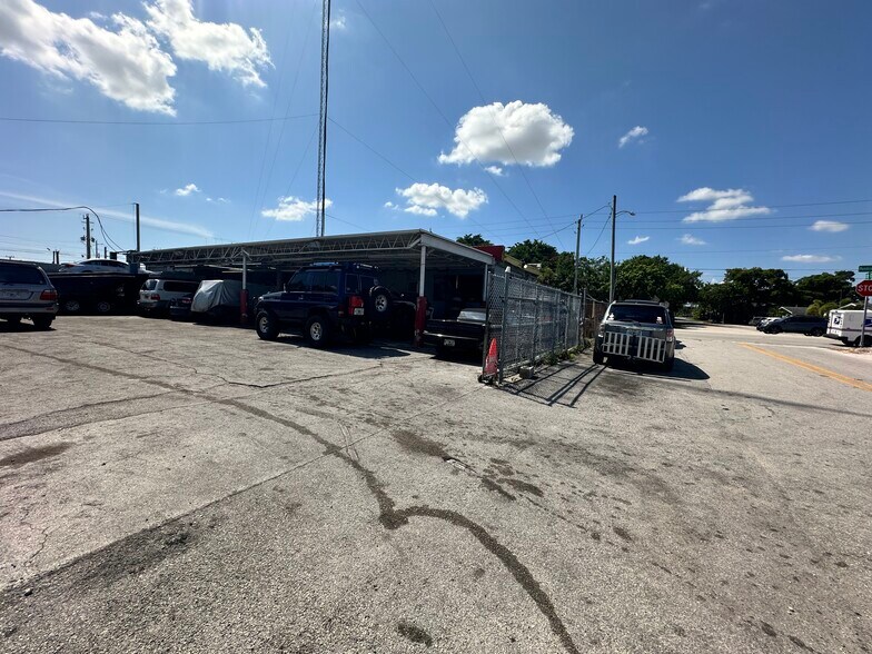2223 Pembroke Rd, Hollywood, FL à louer - Photo de l’immeuble – Image 1 sur 21