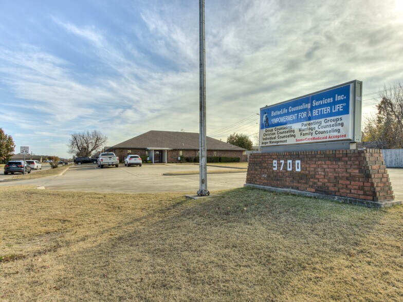 9700 S S Pennsylvania Ave, Oklahoma City, OK à louer - Photo de l’immeuble – Image 2 sur 9