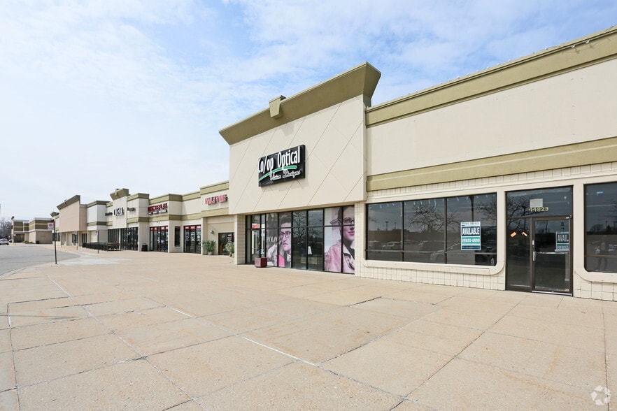 44725-44807 Schoenherr Rd, Sterling Heights, MI à louer - Photo de l’immeuble – Image 3 sur 17