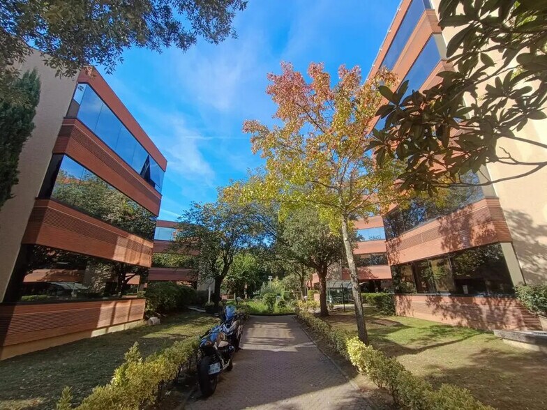 17 Avenue Didier Daurat, Blagnac à louer - Photo de l’immeuble – Image 1 sur 5