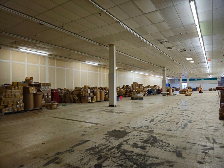 4495-4499 Mall Dr, Steubenville, OH à louer - Photo de l’immeuble – Image 2 sur 24