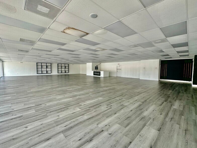 1724-1736 NE 163rd St, North Miami Beach, FL à louer - Photo intérieure – Image 3 sur 11