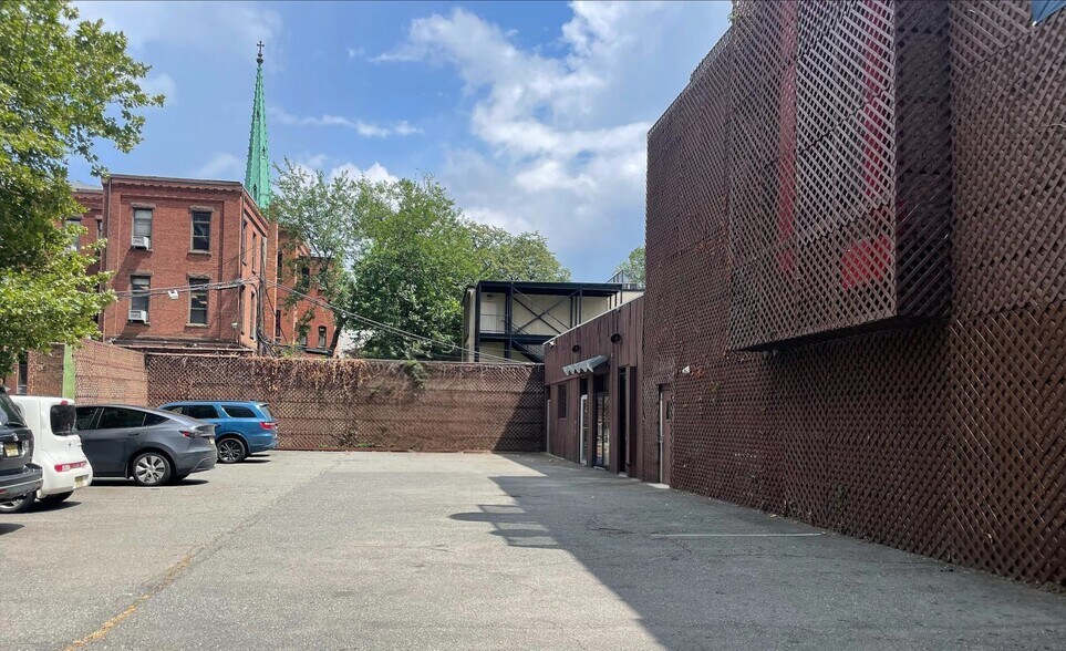 160 University Ave, Newark, NJ à louer - Photo de l’immeuble – Image 2 sur 2