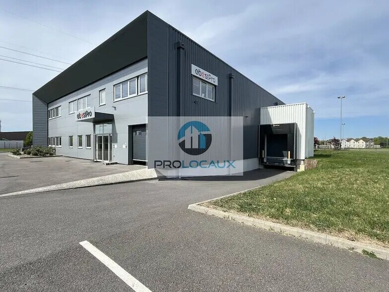 Local d’activités dans Remy à louer - Photo de l’immeuble – Image 3 sur 12