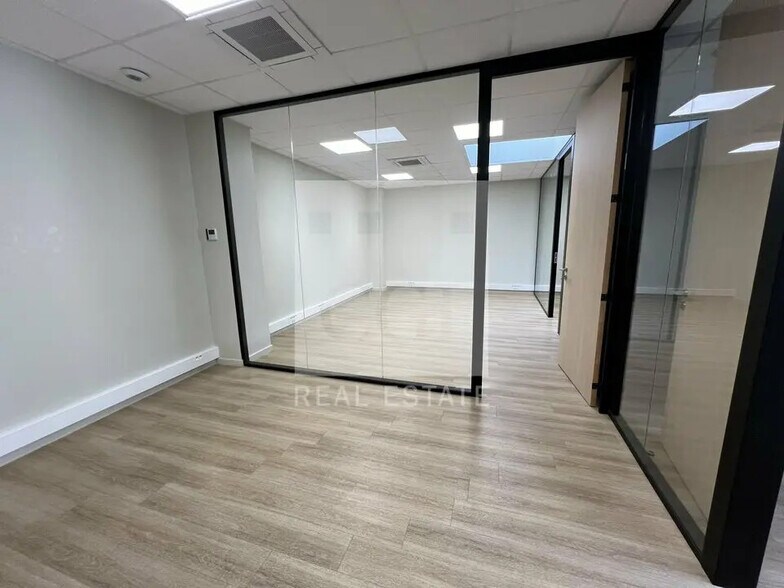 Bureau dans Villeurbanne à louer - Photo de l’immeuble – Image 3 sur 9