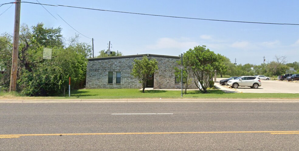 1901 Garner Field Rd, Uvalde, TX à louer - Photo principale – Image 1 sur 1