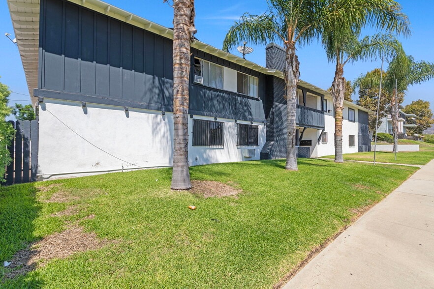 2049 Las Vegas Ave, Pomona, CA à vendre - Photo de l’immeuble – Image 2 sur 7