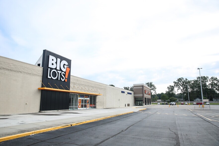 1806 N Jackson St, Tullahoma, TN à louer - Photo principale – Image 1 sur 4