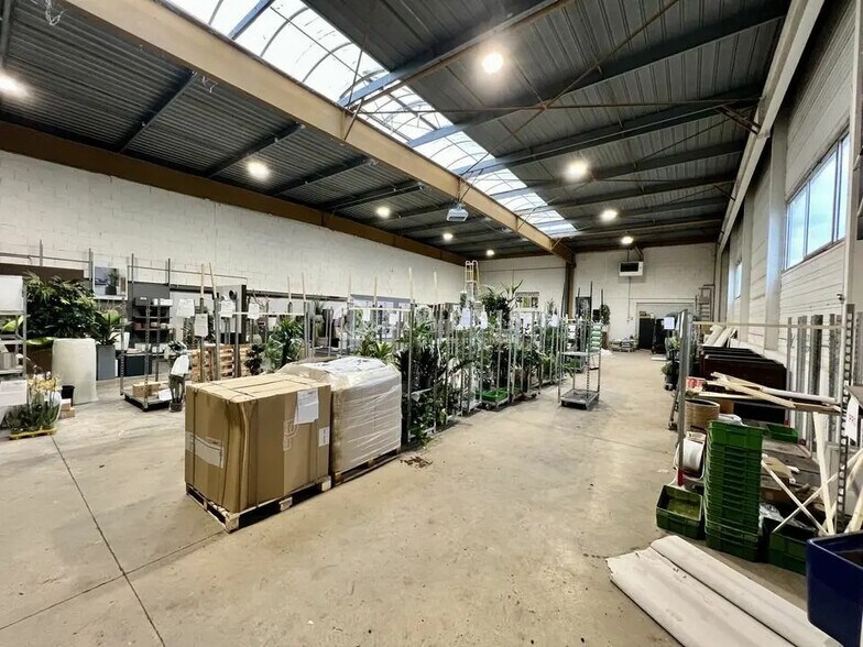 Local d’activités dans Bezons à louer - Photo de l’immeuble – Image 3 sur 12