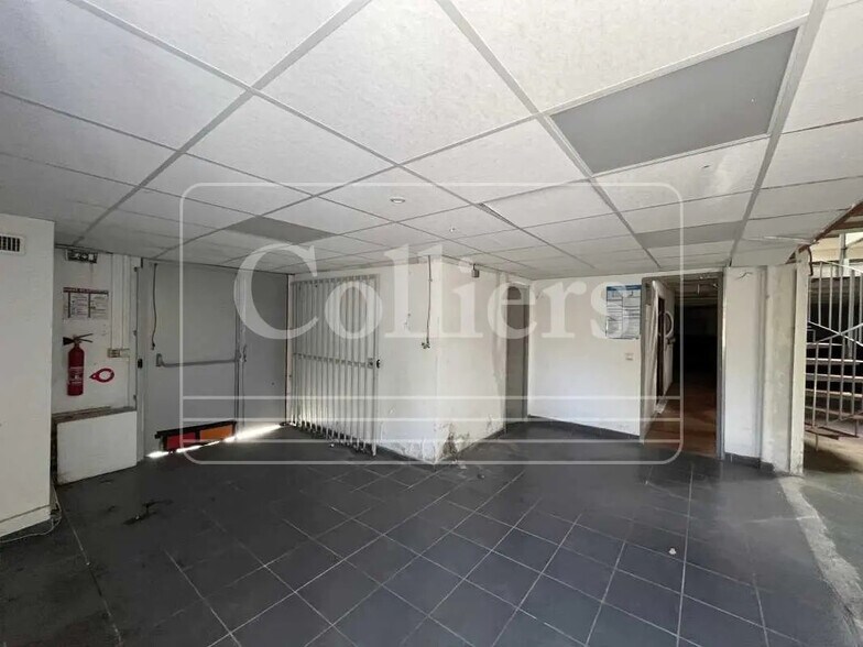 Local d’activités dans Marseille à louer - Photo de l’immeuble – Image 2 sur 3