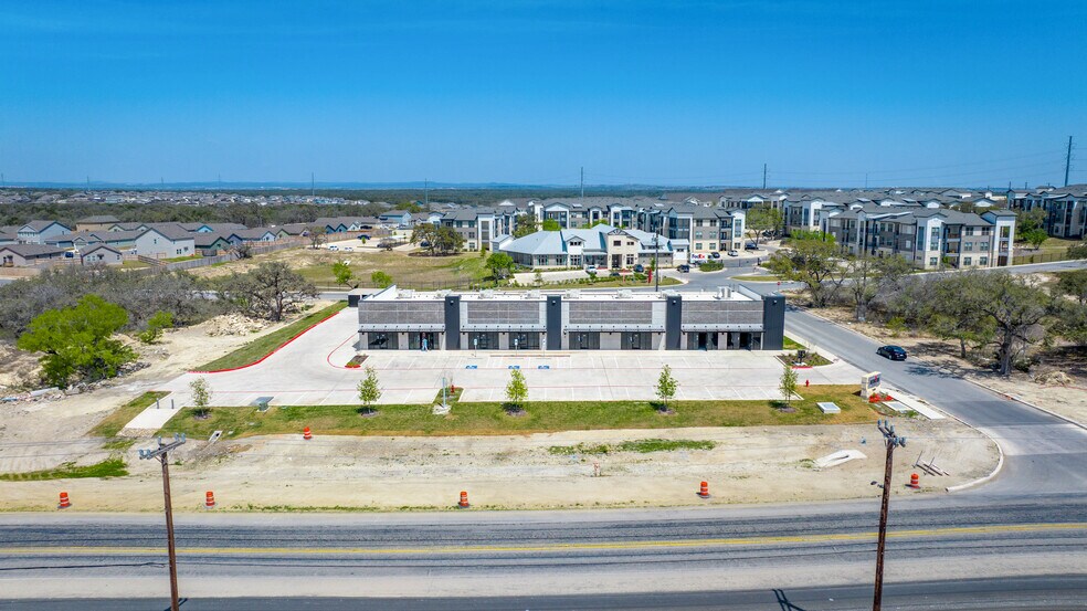14633 Potranco Rd, San Antonio, TX à louer - Photo de l’immeuble – Image 2 sur 6
