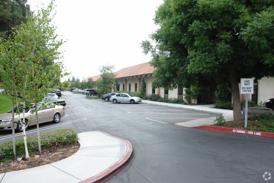 140-162 Knowles Dr, Los Gatos, CA à louer - Photo de l’immeuble – Image 3 sur 4