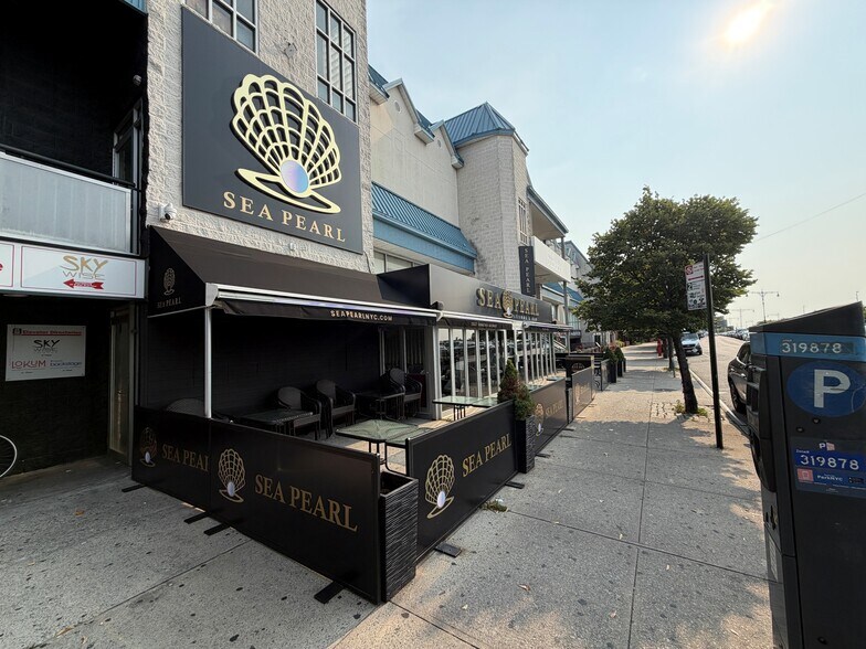 2001-2027 Emmons Ave, Brooklyn, NY à louer - Photo de l’immeuble – Image 3 sur 14
