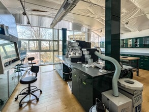 1144 E Market St, Charlottesville, VA à louer Photo intérieure– Image 1 sur 18