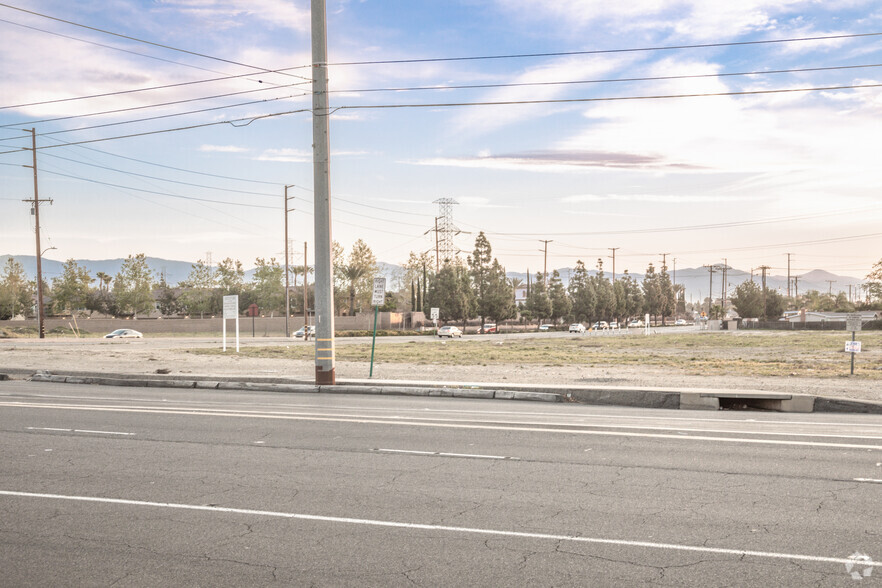 12915 Foothill Blvd, Rancho Cucamonga, CA à louer - Photo de l’immeuble – Image 2 sur 5