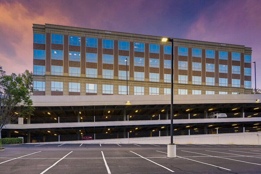 755 Mount Vernon Hwy NE, Atlanta, GA à louer - Photo de l’immeuble – Image 3 sur 10